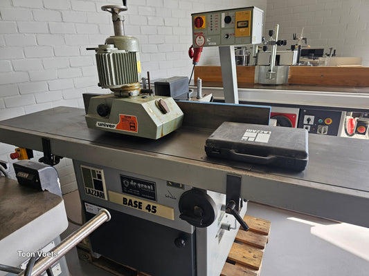 Freesmachine met aanvoerapparraat en Schuininstelbaar