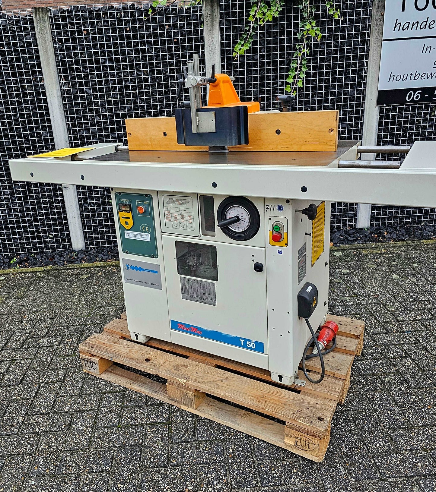 Freesmachine SCM met pannelendrager
