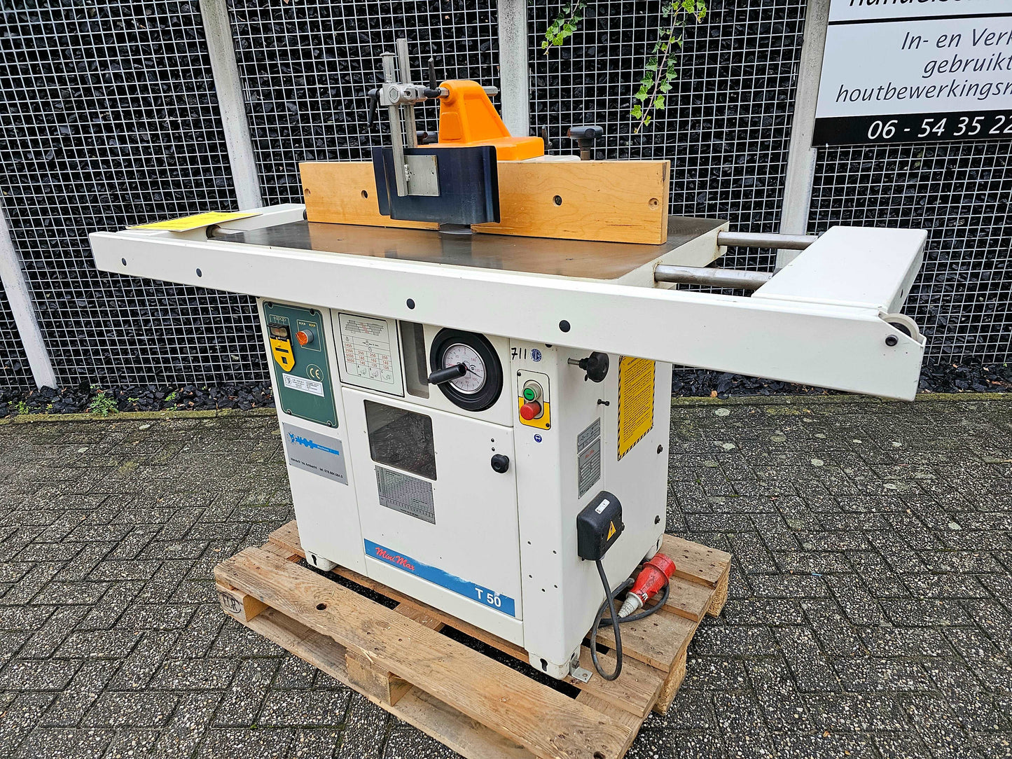 Freesmachine SCM met pannelendrager