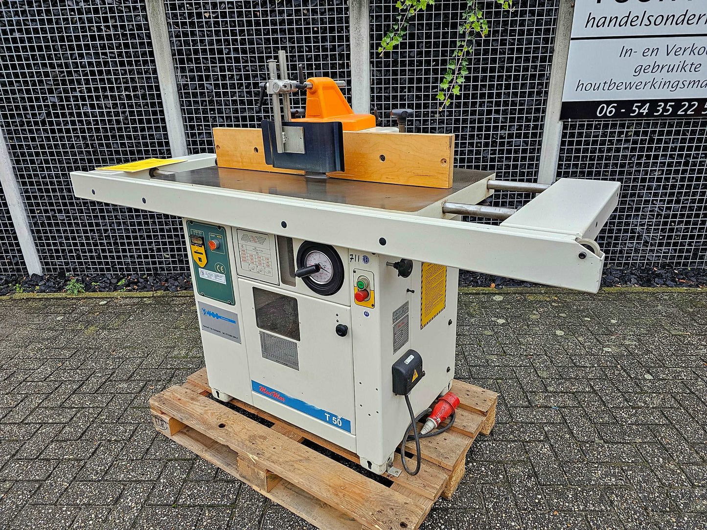 Freesmachine SCM met pannelendrager