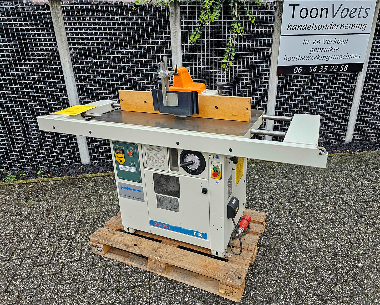 Freesmachine SCM met pannelendrager