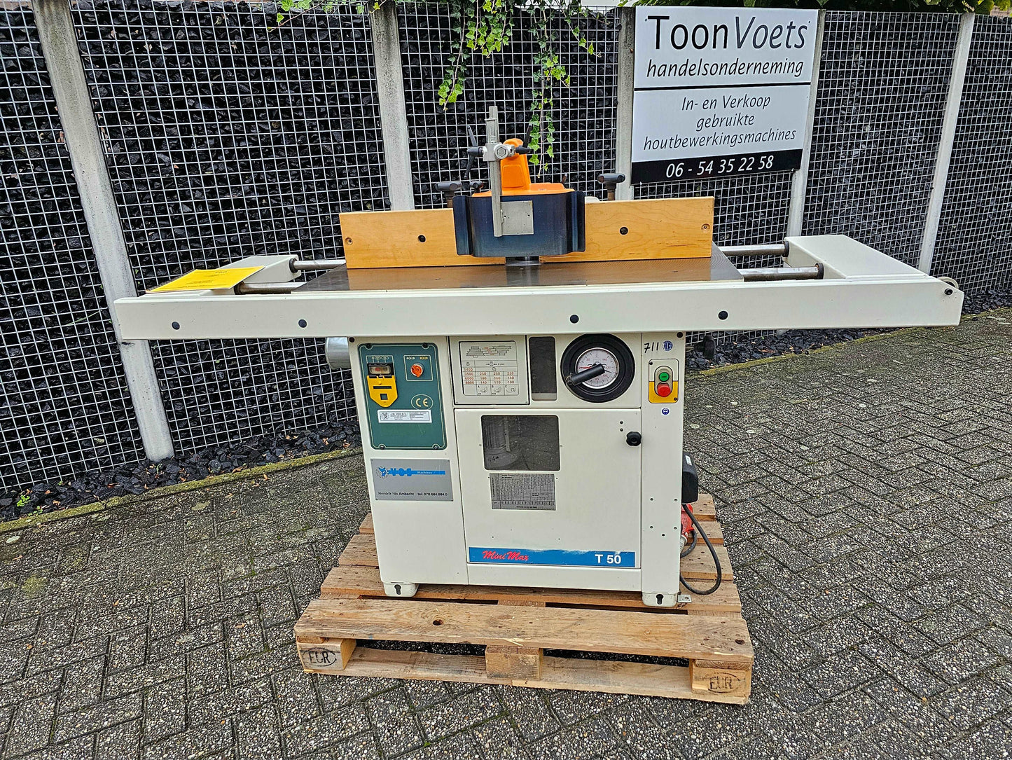 Freesmachine SCM met pannelendrager