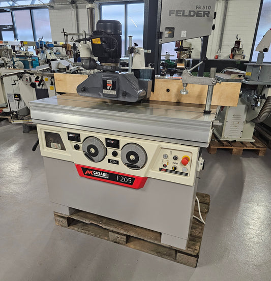 Freesmachine Casadei met aanvoerapparraat en Roltafel