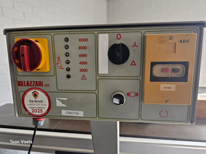 Freesmachine met aanvoerapparraat en Schuininstelbaar