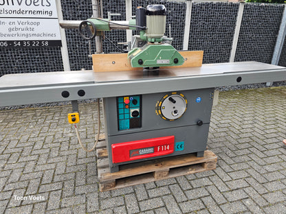 Freesmachine Casadei met aanvoerapparraat