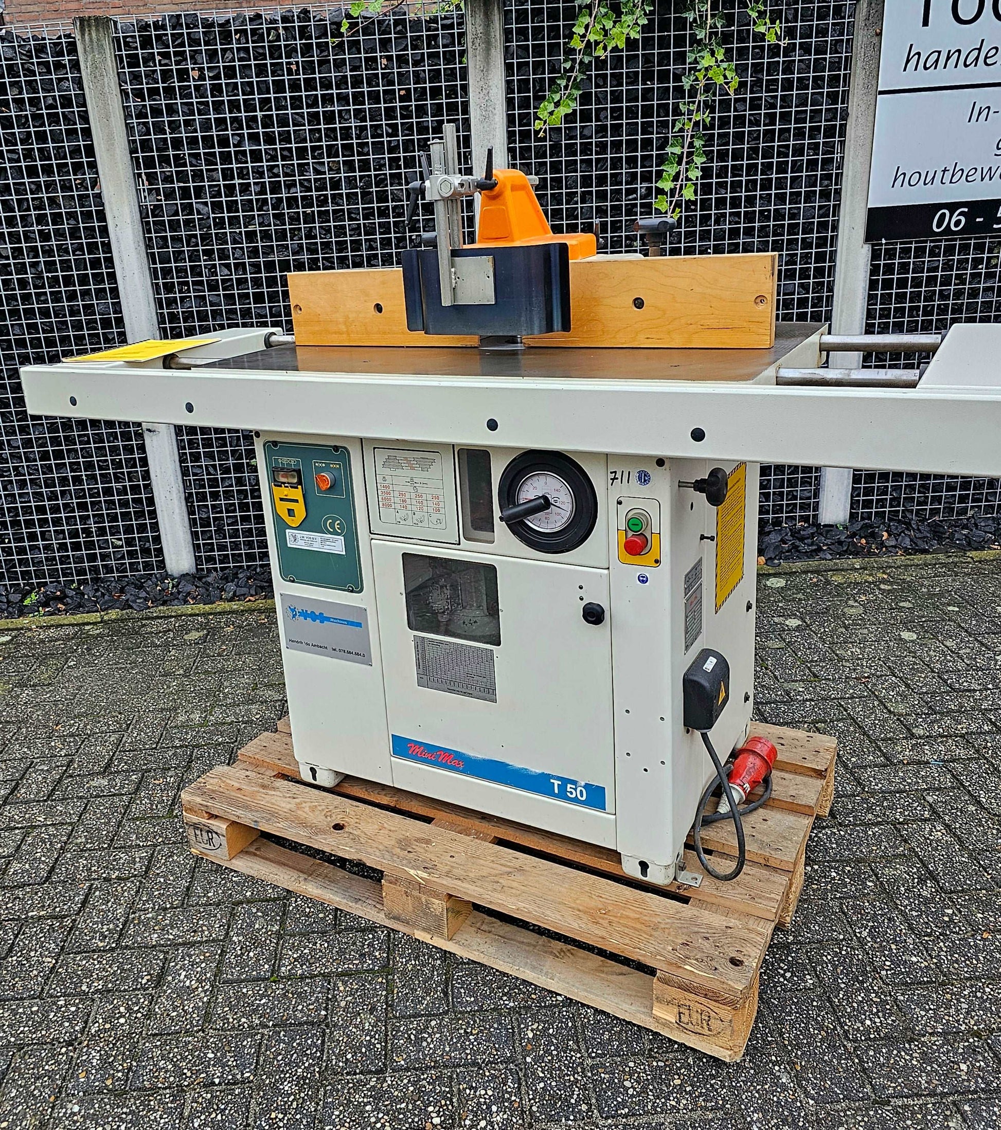 Freesmachine SCM met pannelendrager