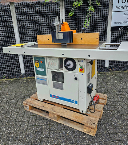 Freesmachine SCM met pannelendrager