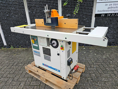 Freesmachine SCM met pannelendrager