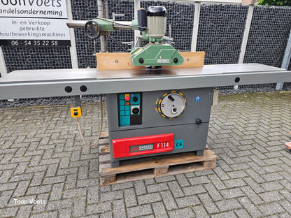 Freesmachine Casadei met aanvoerapparraat
