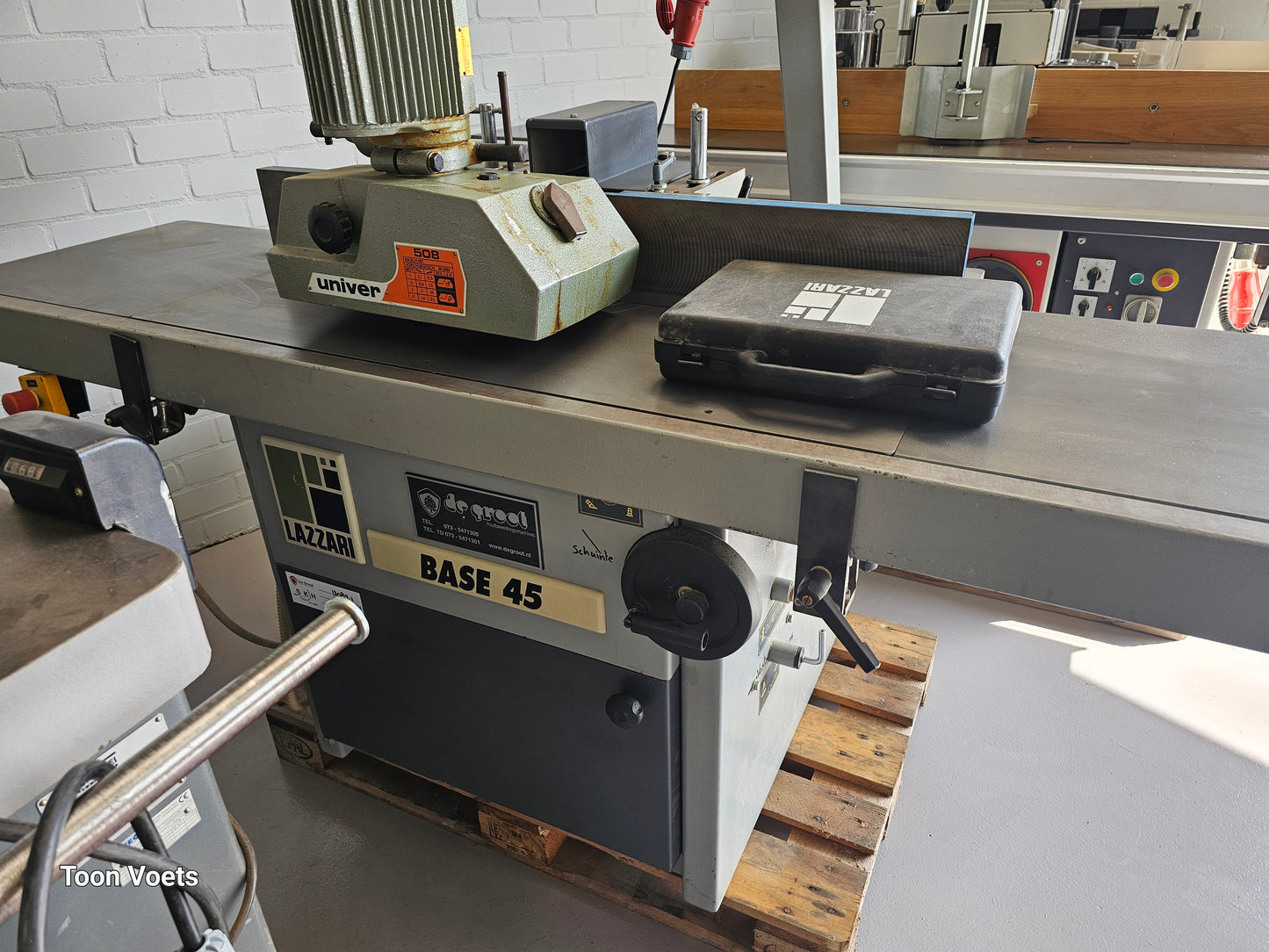 Freesmachine met aanvoerapparraat en Schuininstelbaar