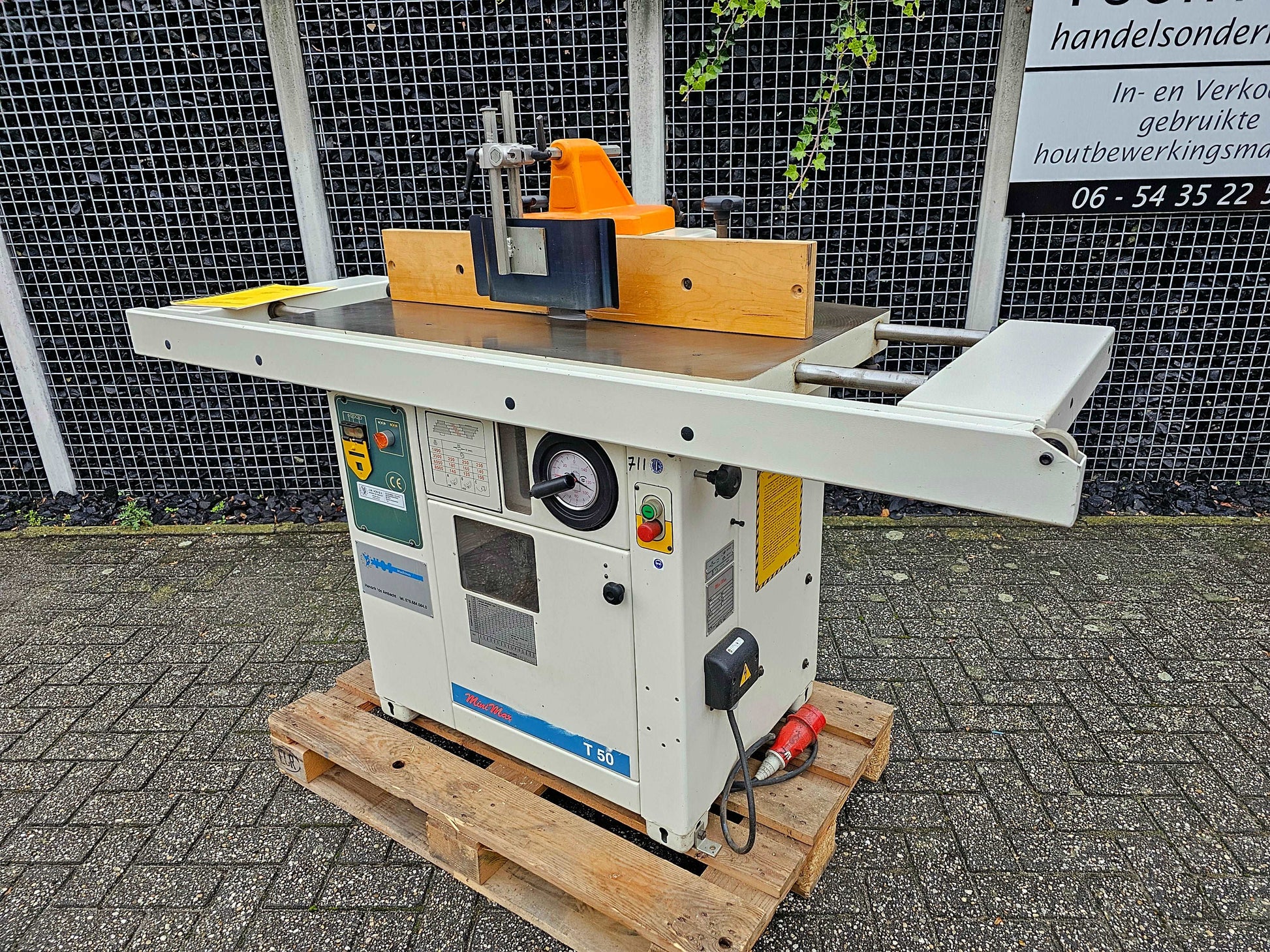 Freesmachine SCM met pannelendrager