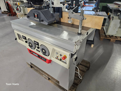 Freesmachine Casadei met aanvoerapparraat en Roltafel