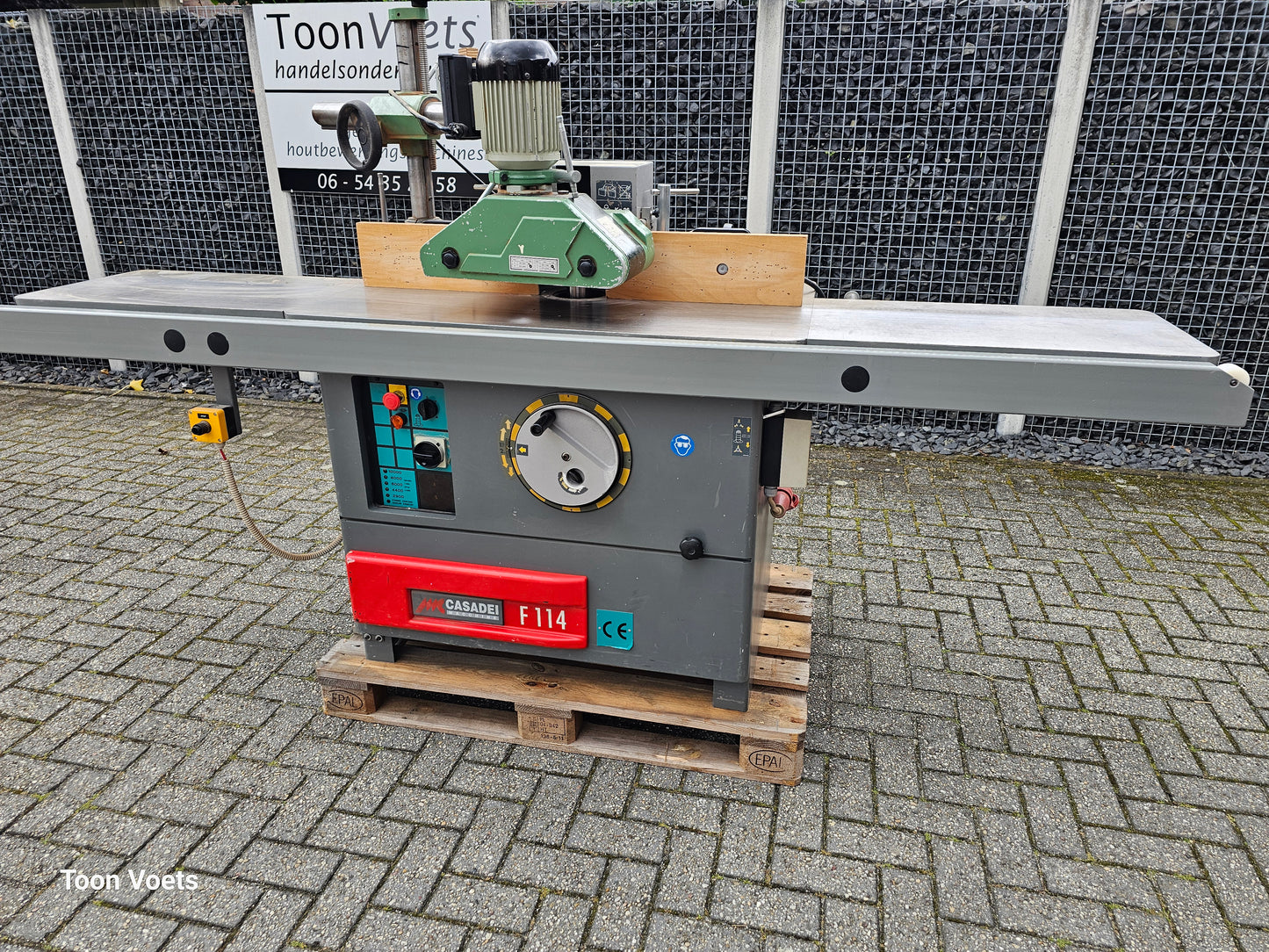 Freesmachine Casadei met aanvoerapparraat
