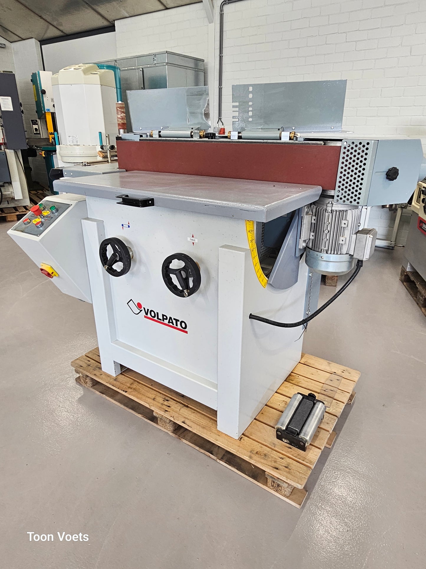 Kantenschuurmachine Volpato ook voor fineerkanten
