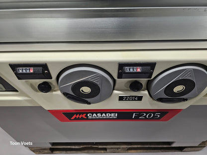 Freesmachine Casadei met aanvoerapparraat en Roltafel